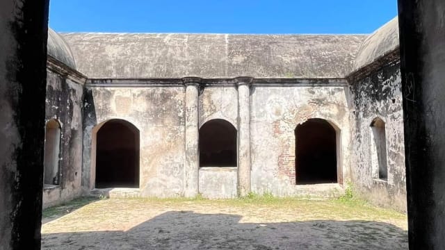 Alamparai Fort Information